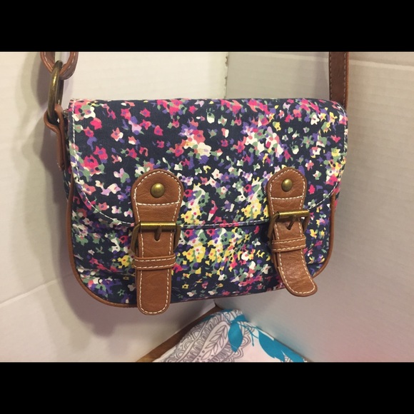 American Eagle AE Handbags - American Eagle AE’s Floral design crossbody bag